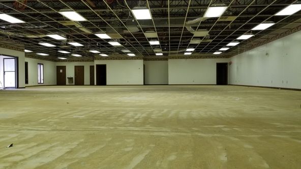 Cumberland Plaza: 100 Cumberland Plaza, Crossville, TN 38555